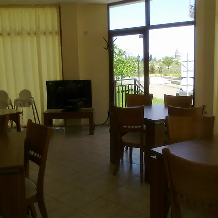 Sunrise Club Apart 3*